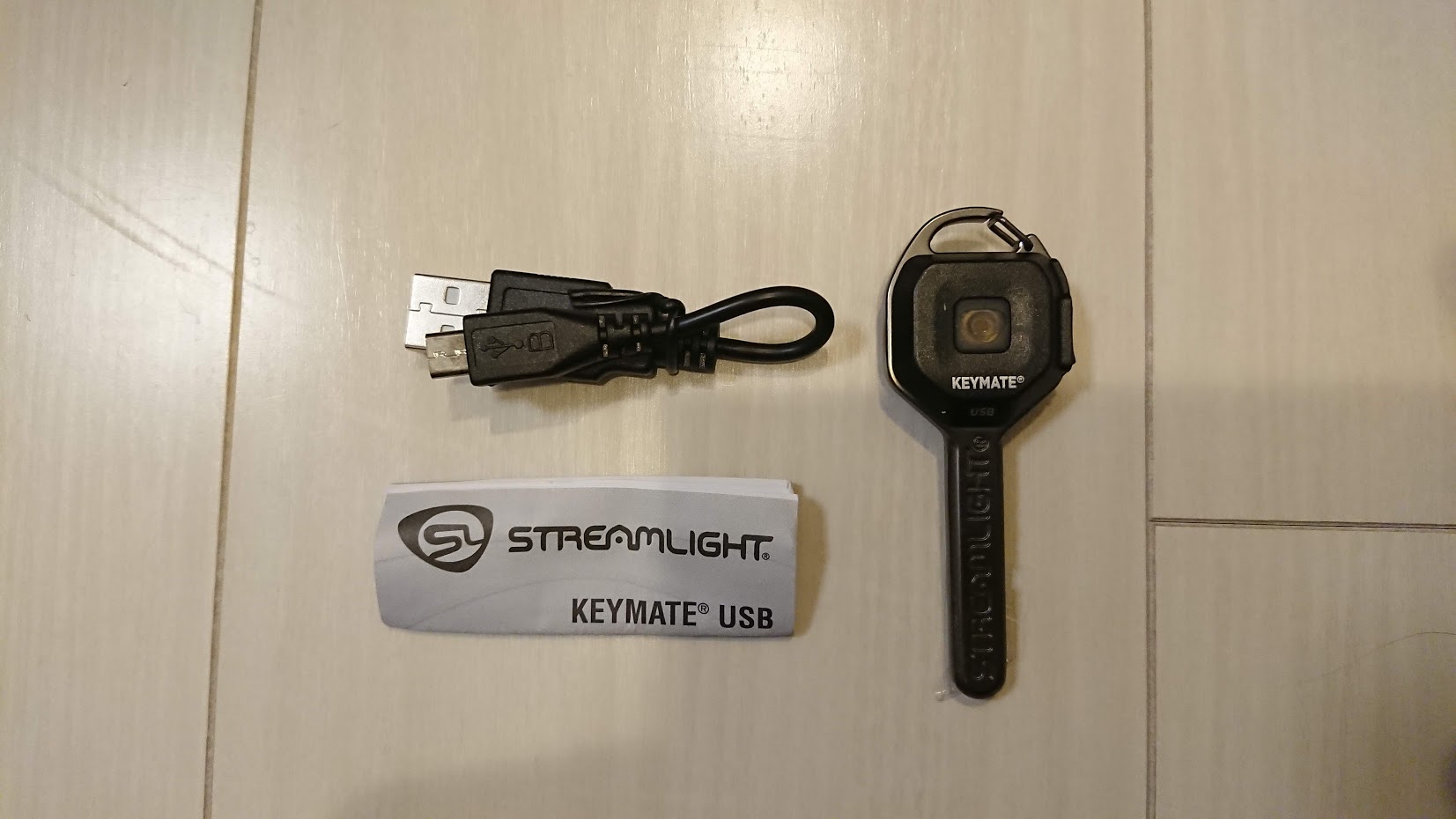 STREAMLIGHT「KEYMATE USB 73200」のパッケージ中身。